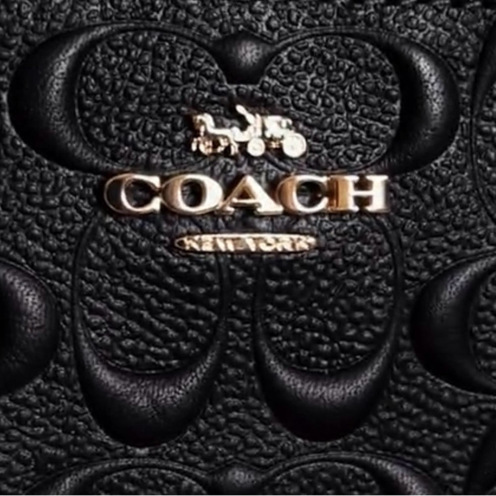 💕NIB COACH Signature Leather Black Wristlet with two Gold Coach Charms💕 - Picture 3 of 9